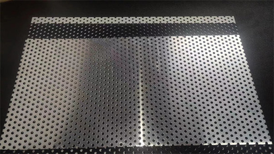 feuille perforée en aluminium AA1060, AA1100, AA3003 de 0.8mm noir et blanc