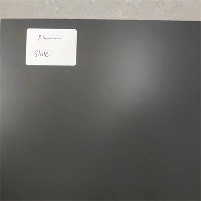 LA COULEUR DE RAL A ENDUIT LA FEUILLE D'UNE PREMIÈRE COUCHE DE PEINTURE EN ALUMINIUM DE BOBINE, AA1060, AA1100, AA3003